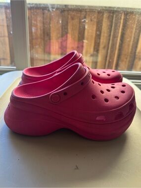 CROCS Classic Platform Clog Mules in Hot Pink